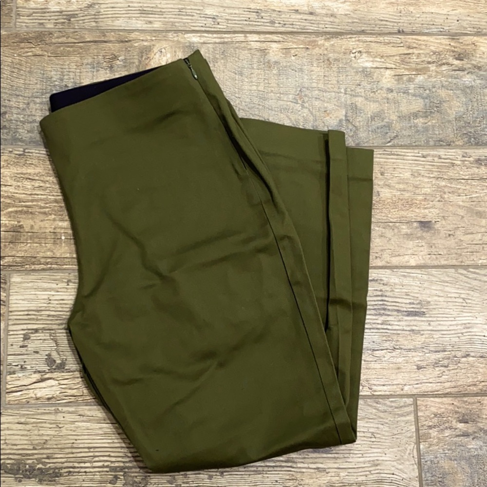 Ankle cropped slacks